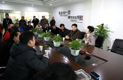 校黨委書記鄭翔率隊赴鷹潭市電商產業(yè)園考察調研 深化校地合作 共育數(shù)字人才