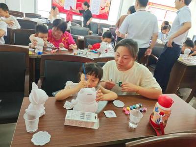 倡新時(shí)代婚育文化，筑家庭和諧幸?！】底稍兎?wù)在行動(dòng)